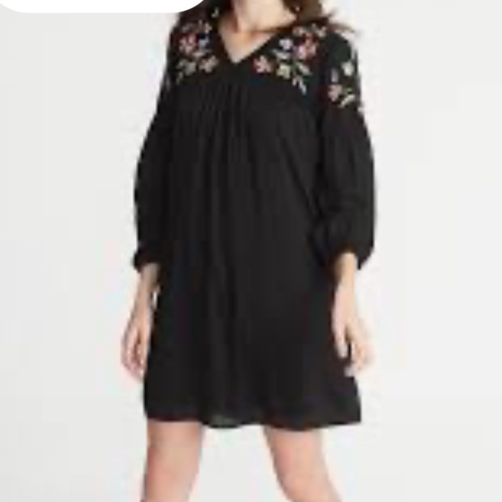 Old Navy embroidered yolk shift dress. NWT. Original retail 59